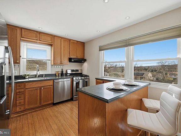4th image of 6511 Carriage Dr