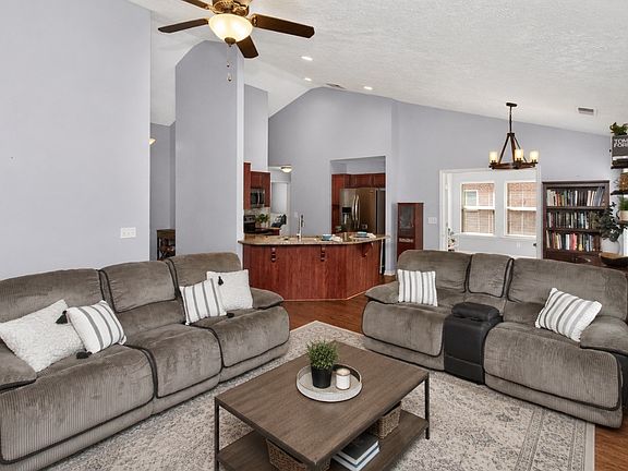 5th image of 474 Ryan Ave