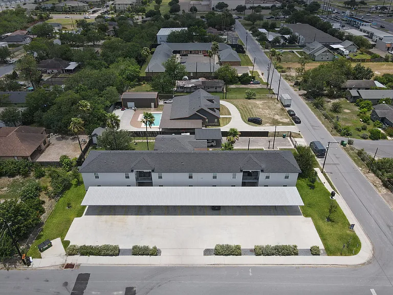 1207 W Kennedy St — Photo 15