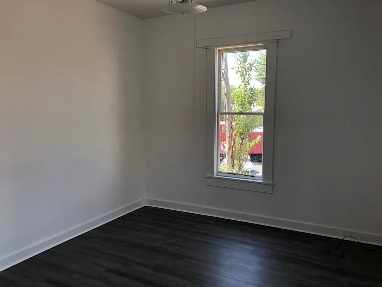 125 NE Whitman St — Photo 3