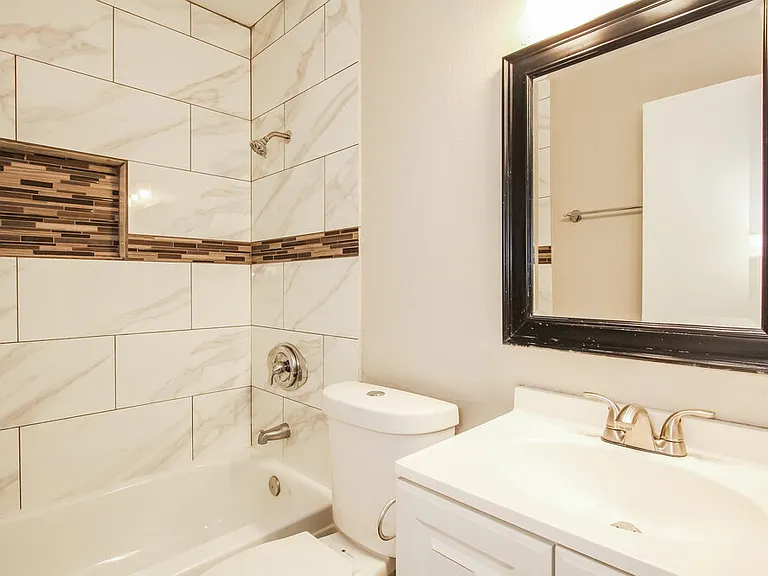 7014 W Canterbury Dr — Photo 14