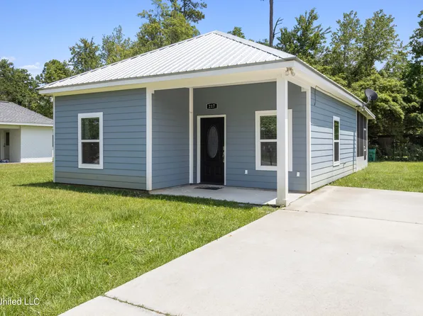 217 Gulfside St, Waveland, MS 39576