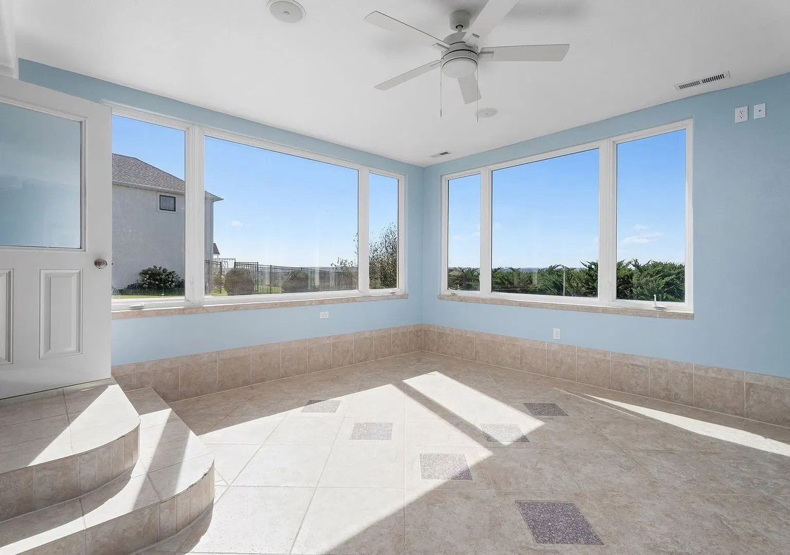 Spacious 6BR House in Bismarck — Photo 4