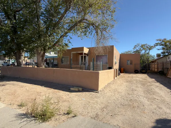 218 Alcazar St NE, Albuquerque, NM 87108