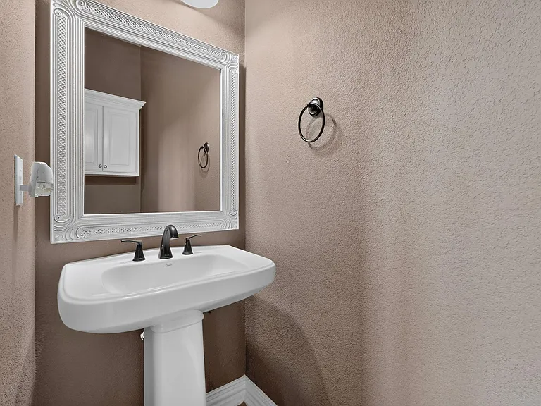 475 Fenwick Dr — Photo 33