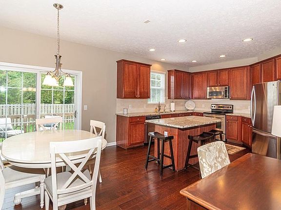 3rd image of 3485 Millbrae Dr
