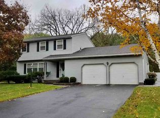 5 Lynnwood Dr, Loudonville, NY 12211