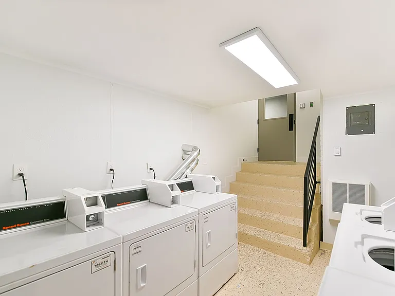 Elevated Northwest DC Living at The Pinnacle — Photo 15