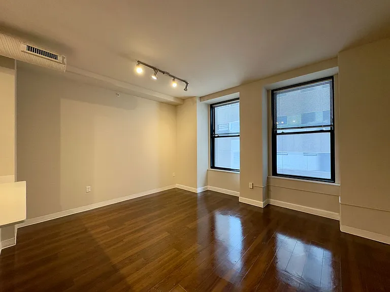 Charming 1 Bedroom/1 Bathroom Apartment Unit in Downtown Baltimore, MD! Unit 416 — Photo 62