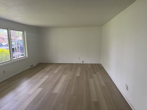 4th image of 4054 Buesching Dr