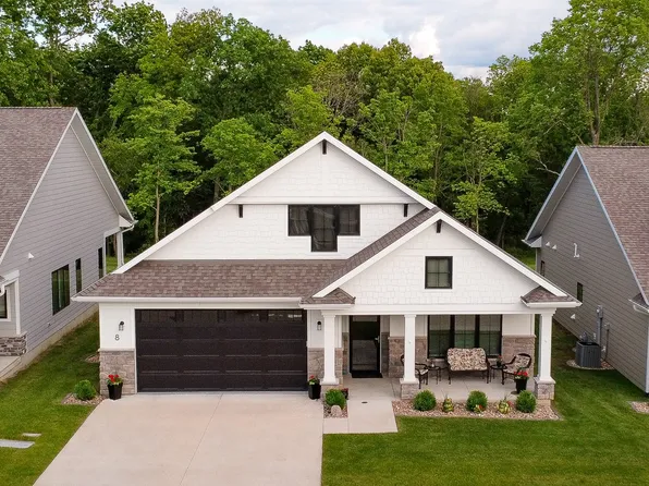 515 Vintage Ln, Pella, IA 50219