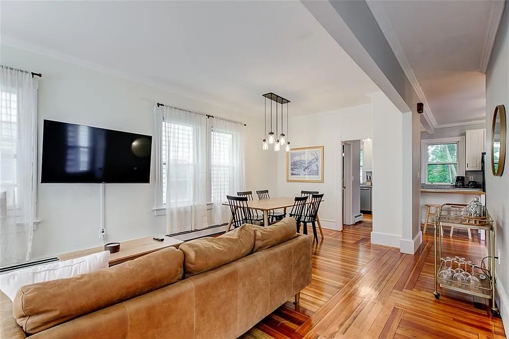 3 bed, 1.5 bath, 1320 sqft, $2,900 — Photo 4