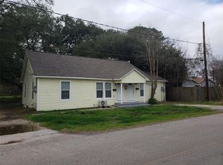 106 S 6th St, Highlands, TX 77562