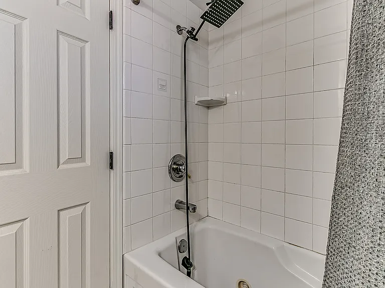 323 Potomac Dr — Photo 37