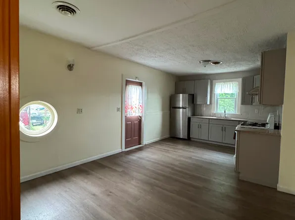 236 W Thames St #2, Norwich, CT 06360