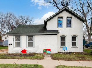 924 Stoughton Ave, Chaska, MN 55318