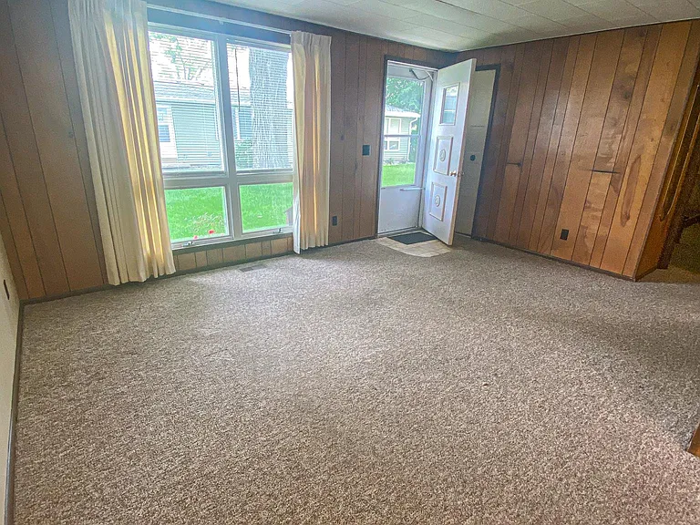 723 E Market St #B — Photo 3