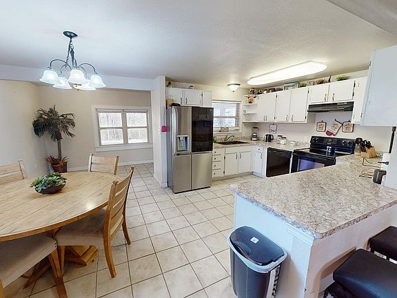 5th image of 230 Bristol Ln