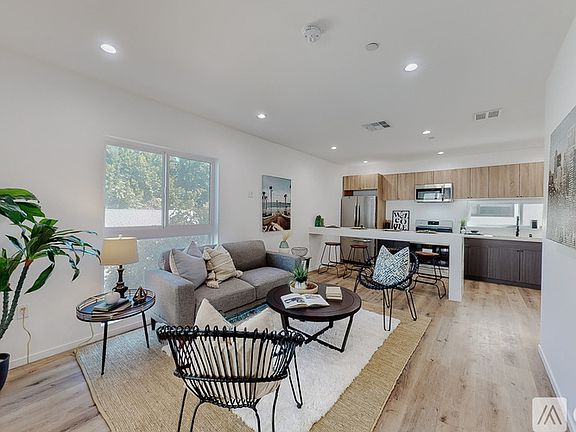 3rd image of 6344 Camellia Ave #6346-1/2