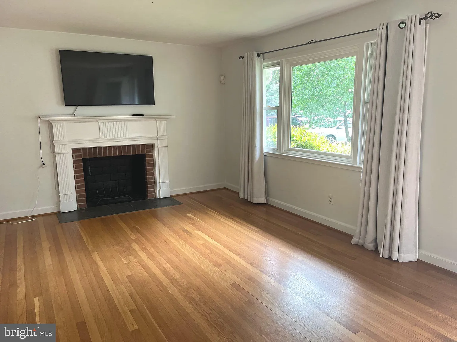 4 bed, 1170 sqft, $3,950 — Photo 2