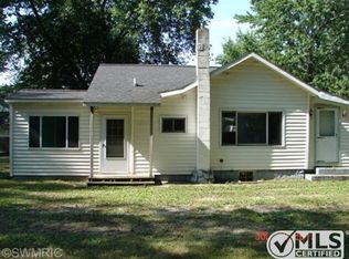919 S Hooker Ave, Three Rivers, MI 49093