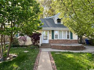 2963 9th St, Moline, IL 61265
