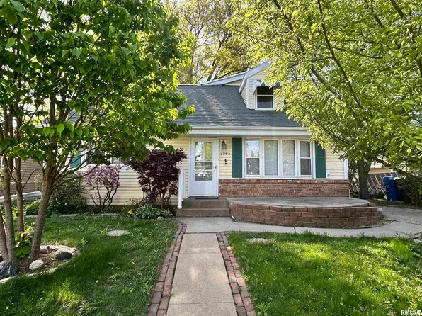 2963 9th St, Moline, IL 61265