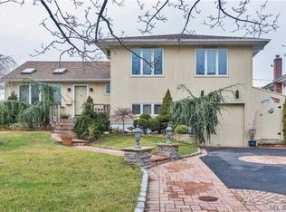 1310 Gail St, Seaford, NY 11783