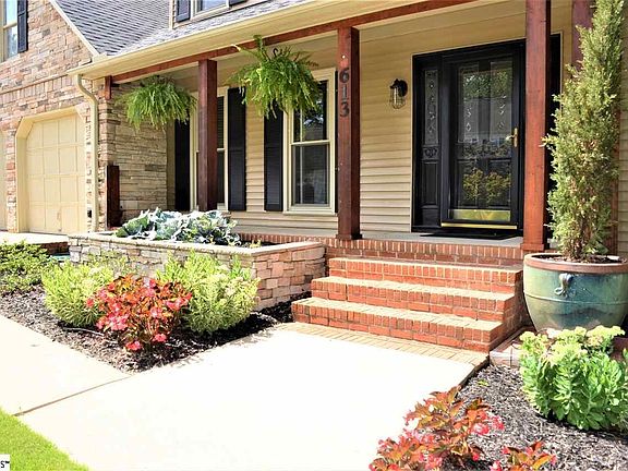 3rd image of 613 Oak Pointe Ct