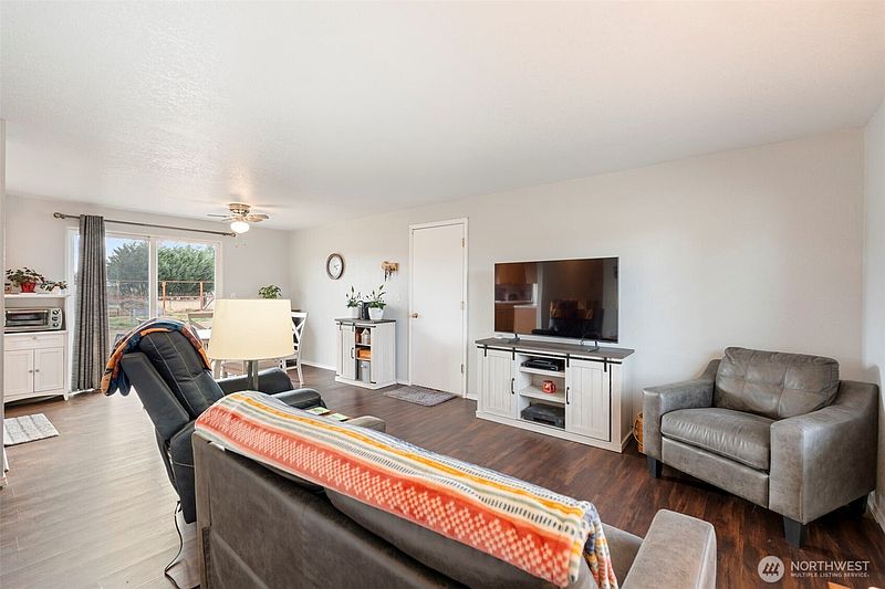 4th image of 4101 Violet Court SW
