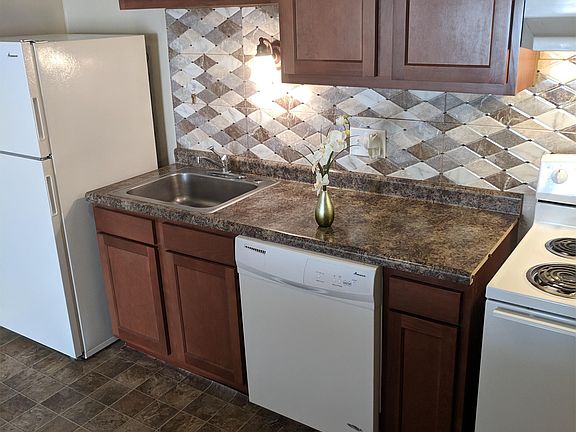 2nd image of 2050 Yale Ave APT 23