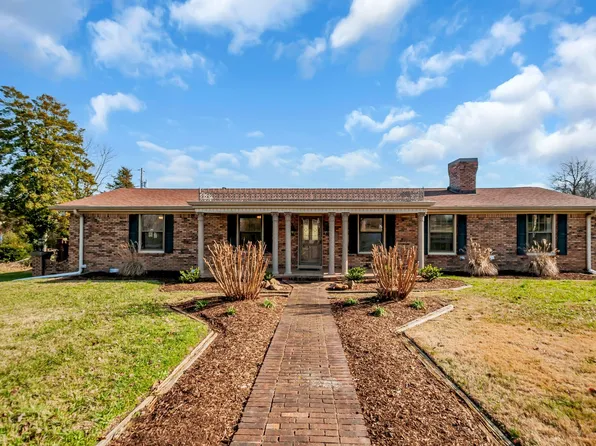 211 W Hills Ter, Dickson, TN 37055