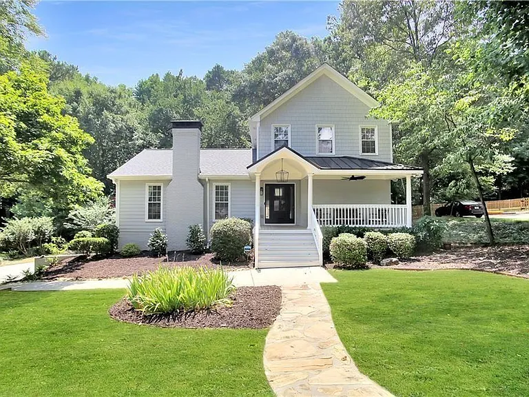 455 Persimmon Ln — Photo 1