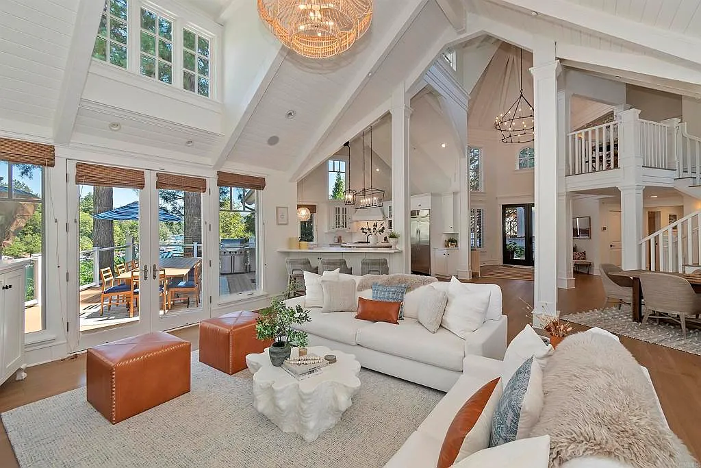 5 bed, 5.5 bath, 5100 sqft, $25,000 — Photo 2