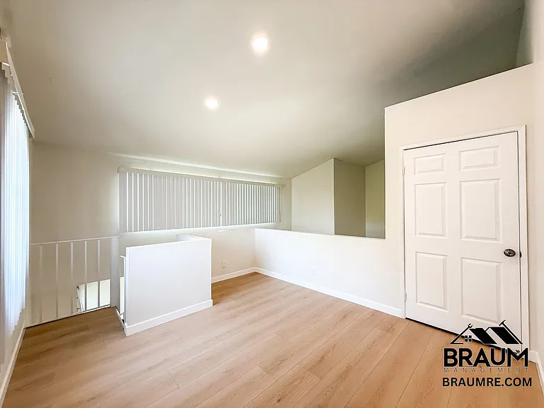 4404 Stern Ave — Photo 15
