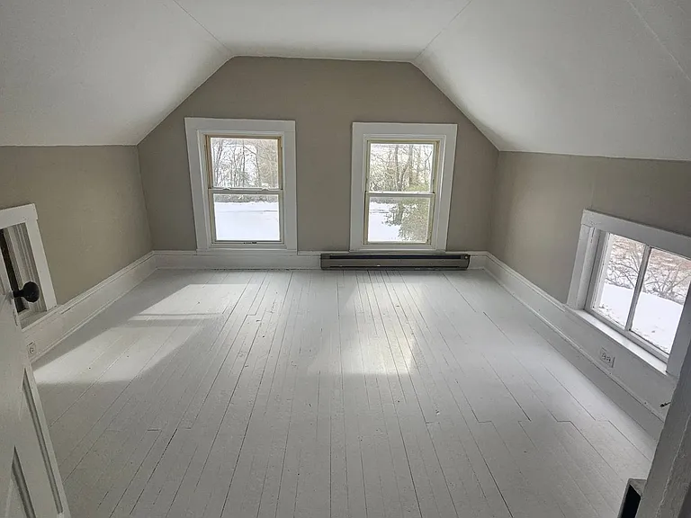152 E Bell St — Photo 24