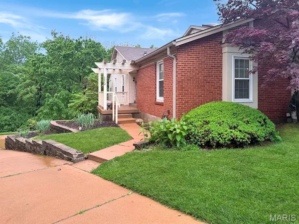 3024 Autumn Lakes Ct, Maryland Heights, MO 63043