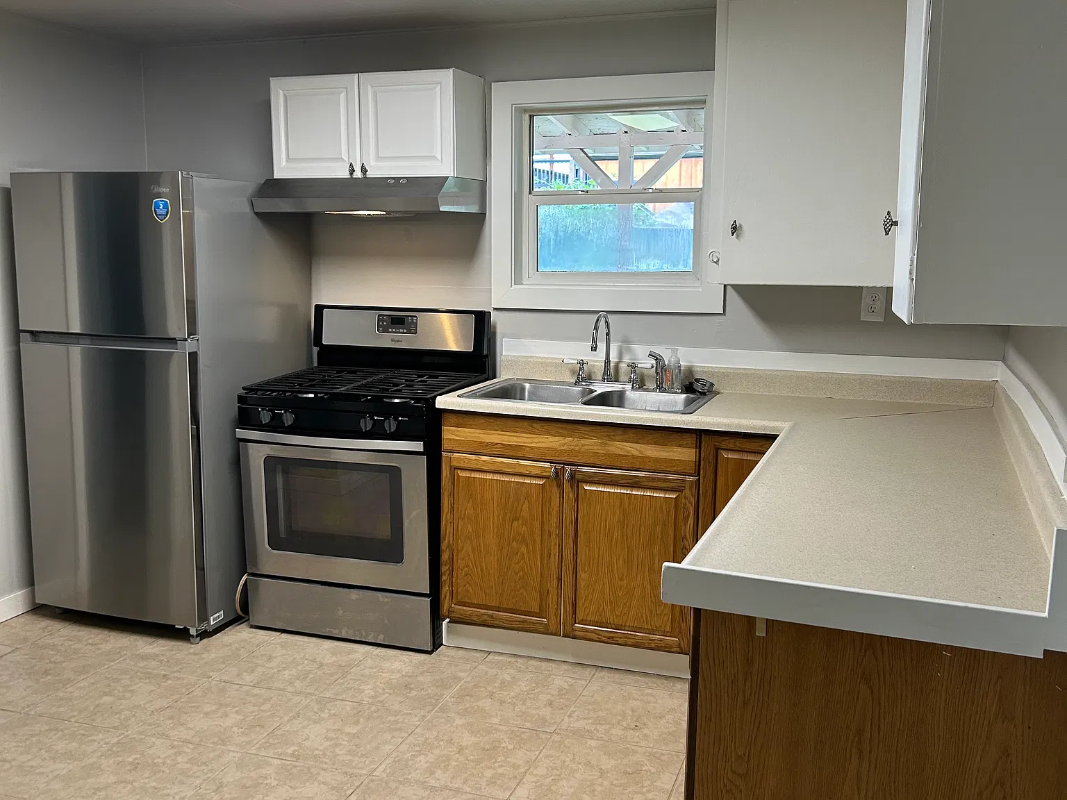 2 bed, 1000 sqft, $2,050 — Photo 3