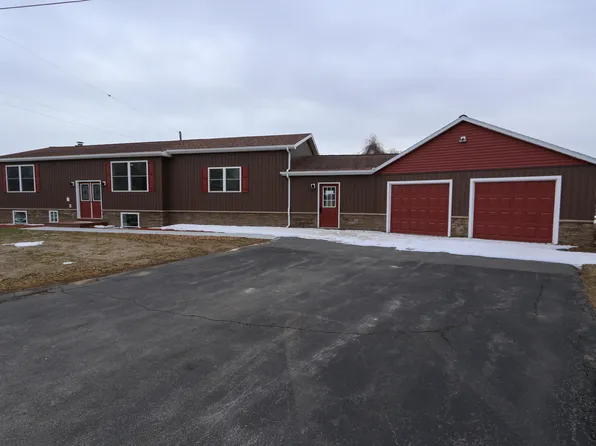 23 Columbus Dr, Rouses Point, NY 12979