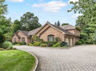 28 Mountain Ridge Dr, Livingston, NJ 07039