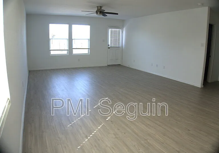809 Riviera Ct — Photo 17