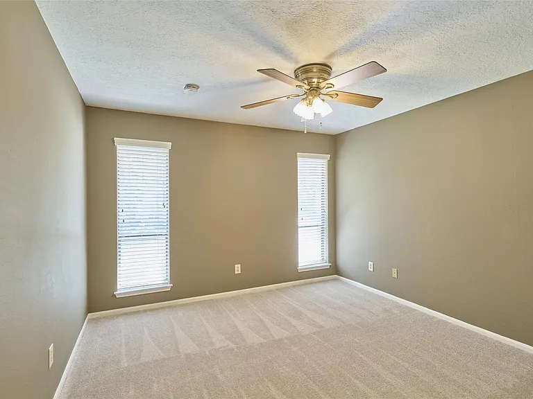 80 Rolling Hills Dr — Photo 33