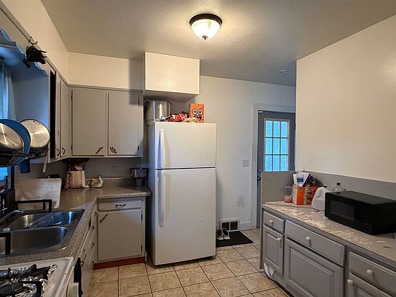 4th image of 928 Gerald Ave