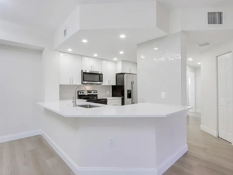 3023 Alcazar Pl #207 — Photo 2