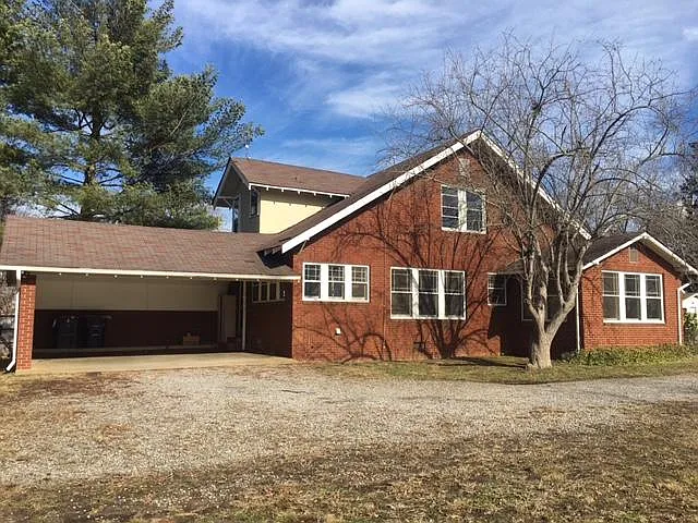 5 bed, 2504 sqft, $2,400 — Photo 3