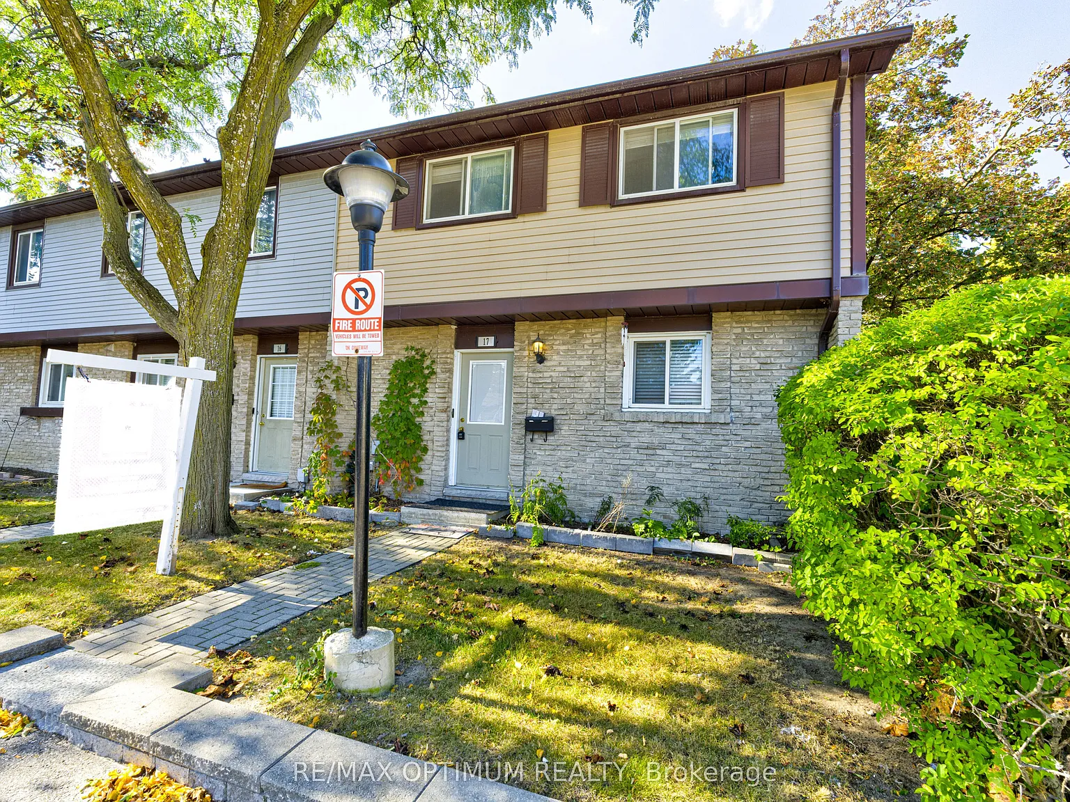 45 Hansen Rd N — Photo 2