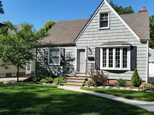 604 Parkside Dr, Bay Village, OH 44140