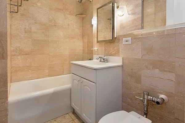 Sold by Renetta Real Estate | media 19