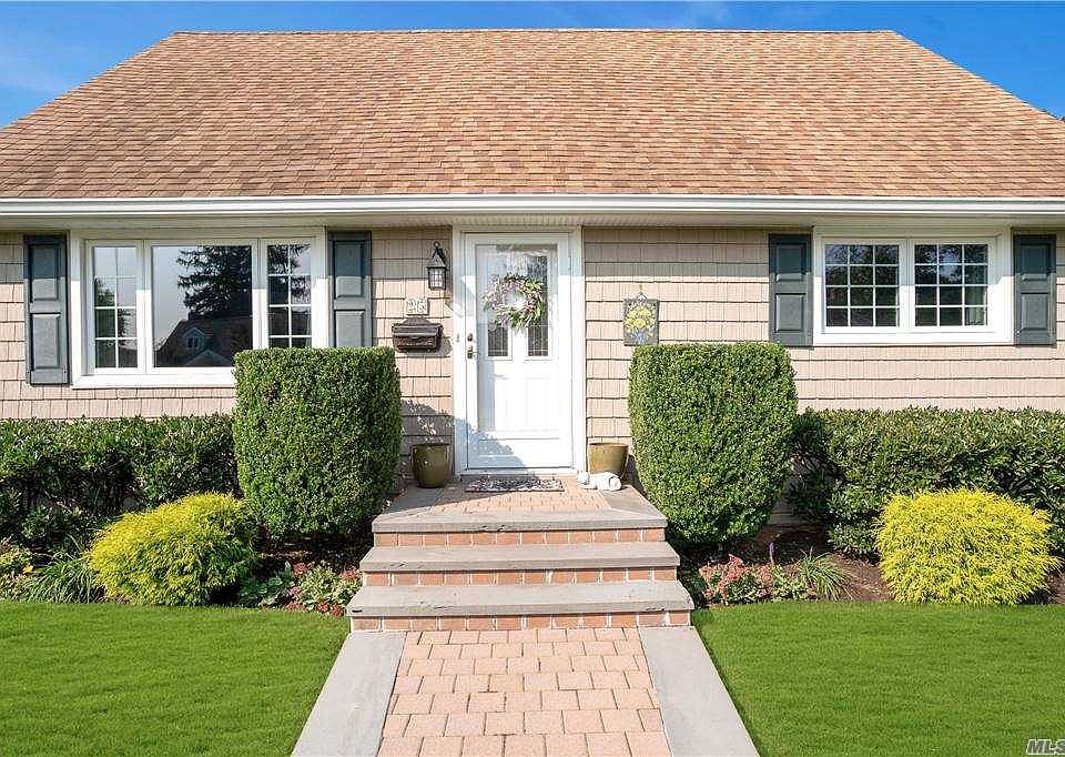 1st image of 25 Bryce Ave