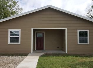 300 N Elm St, Comanche, TX 76442